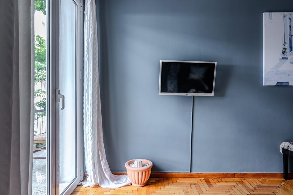 House | 1 bedroom, desk, soundproofing