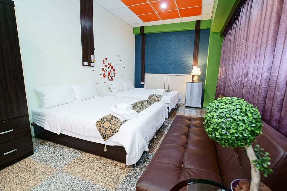 Quadruple Room | Desk, soundproofing, rollaway beds, free WiFi