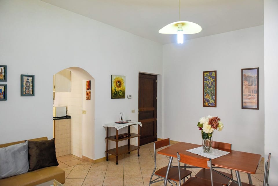 Apartment | Living area | 32-inch TV with digital channels