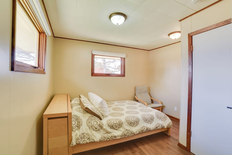 Bedroom 1 | Queen Bed