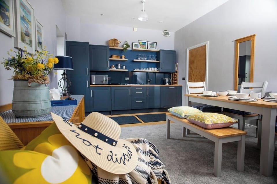 Suite, 1 King Bed with Sofa bed, Kitchenette, Garden View | Living area | LED TV