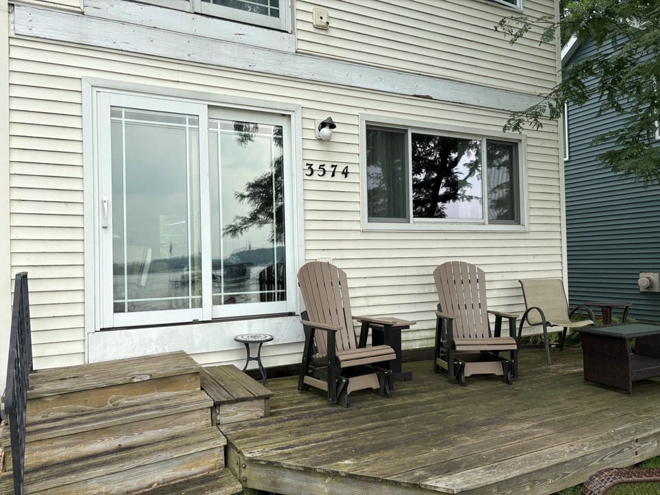 Rear porch, facing lake