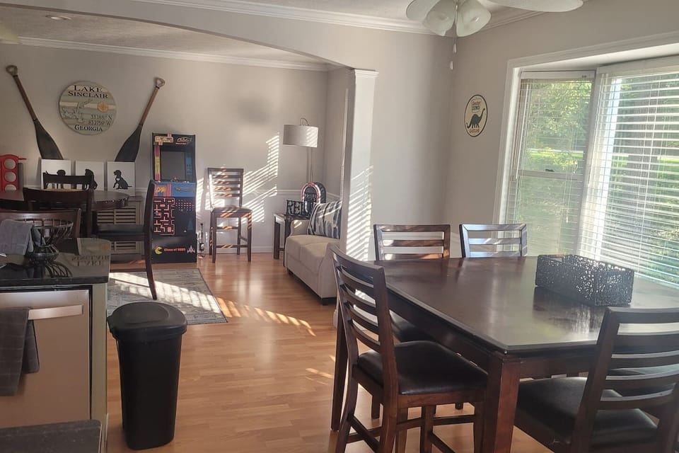 Eating area and game area