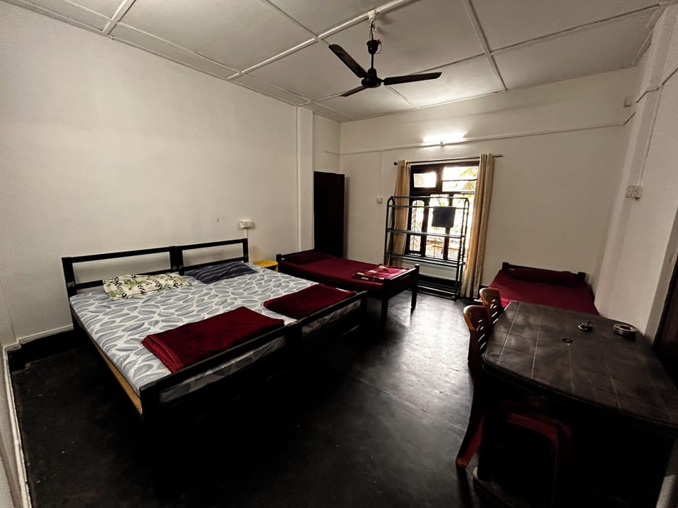 Economy Double or Twin Room | Iron/ironing board (on request), WiFi (free)