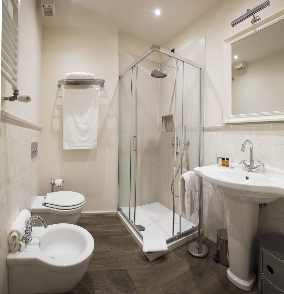 Deluxe Quadruple Room | Bathroom | Shower, free toiletries, slippers, bidet