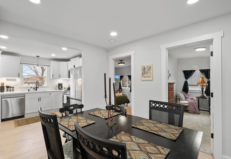 Dining room with seating for 6