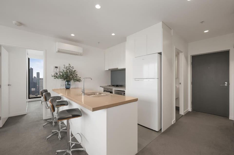 Suite, 3 Bedrooms, City View | Private kitchen