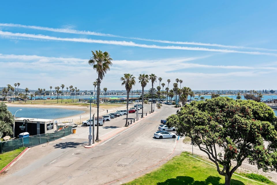 Private balcony with sweeping views of Mission Bay, the ideal spot to unwind, dine al fresco, or simply take in the breathtaking sunsets and coastal breeze.