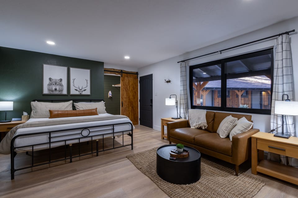 Deluxe Studio Suite, Mountain View | Laptop workspace, WiFi (free), individually decorated