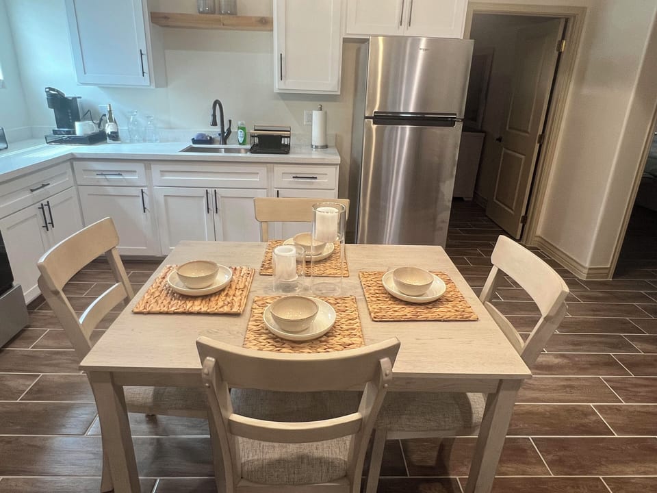 Kitchen table 