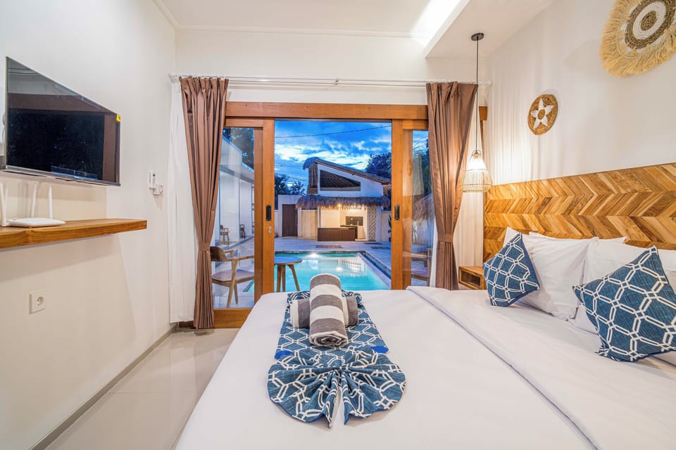 Standard Single Room, Pool View | Iron/ironing board, free WiFi