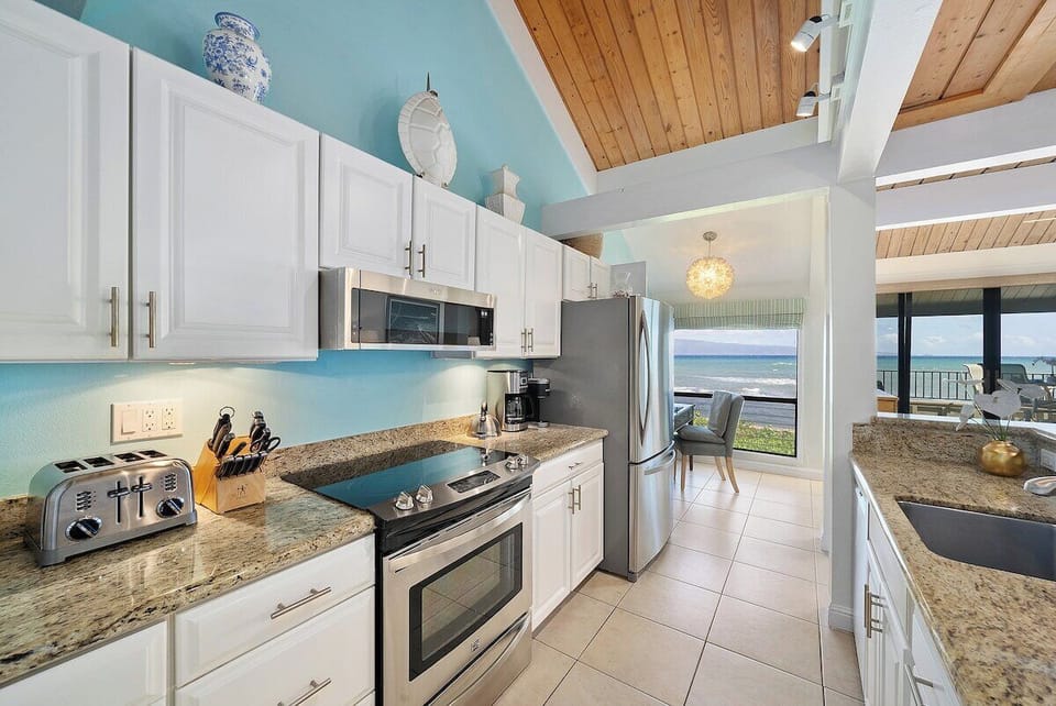 Full Kitchen with ocean views and natural lights