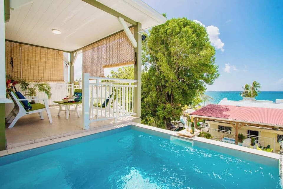Piscine + vue mer