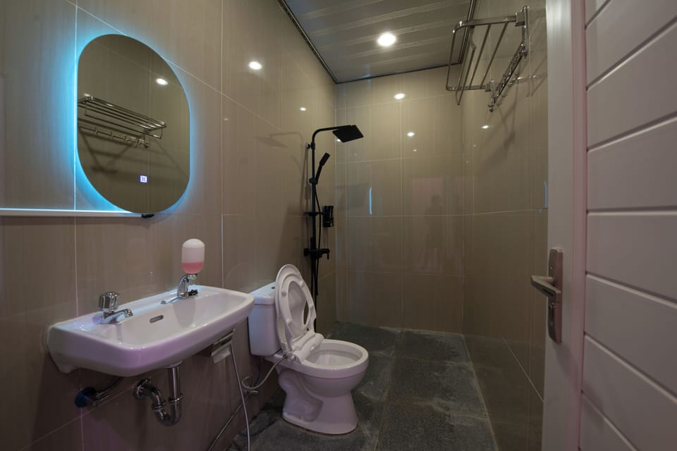Family Triple Room | Bathroom | Slippers, soap, shampoo, toilet paper