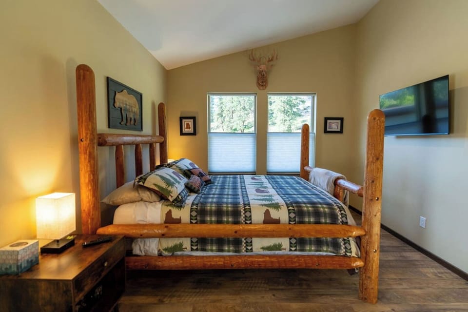 Guest bedroom.