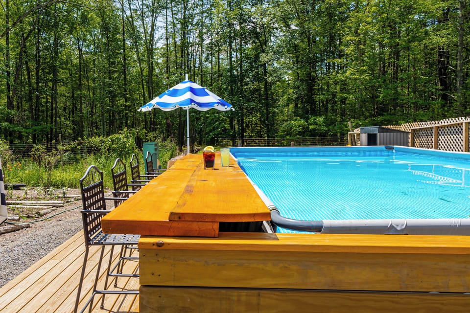 Poolside bar seating, enjoy some refreshing drinks.