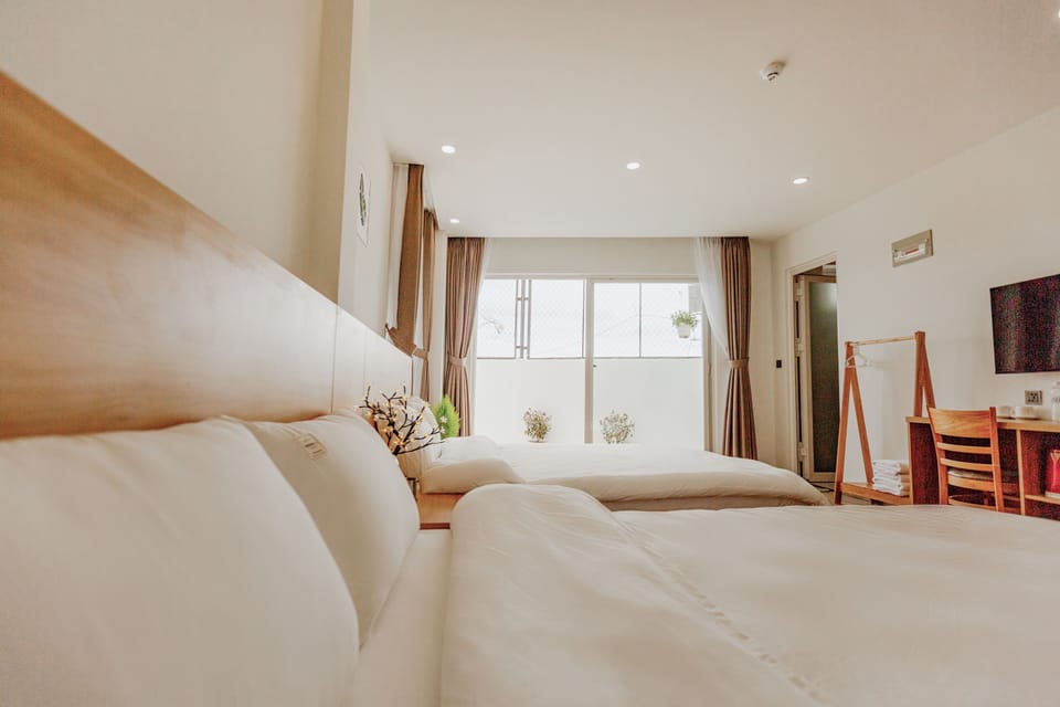 Superior Double Room, City View | Desk, laptop workspace, blackout drapes, soundproofing