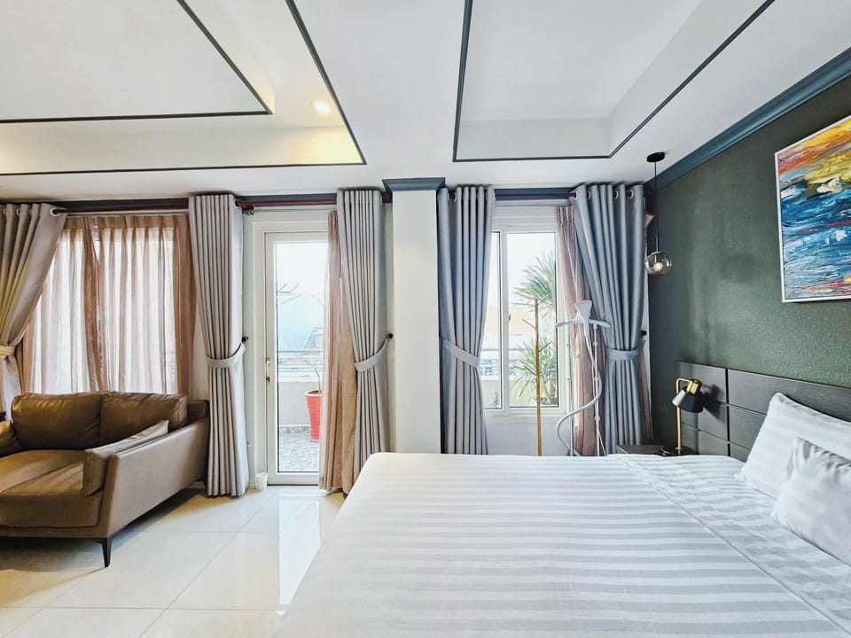 Junior Suite, Balcony | Egyptian cotton sheets, premium bedding, down comforters