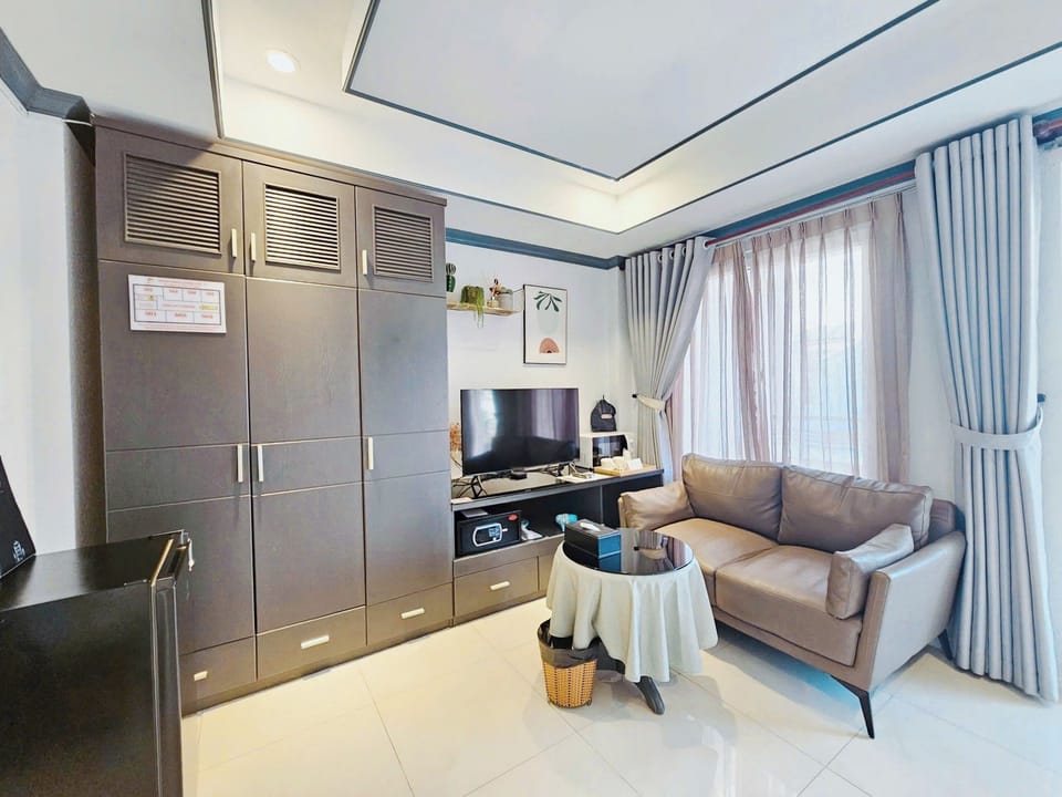 Junior Suite, Balcony | Egyptian cotton sheets, premium bedding, down comforters