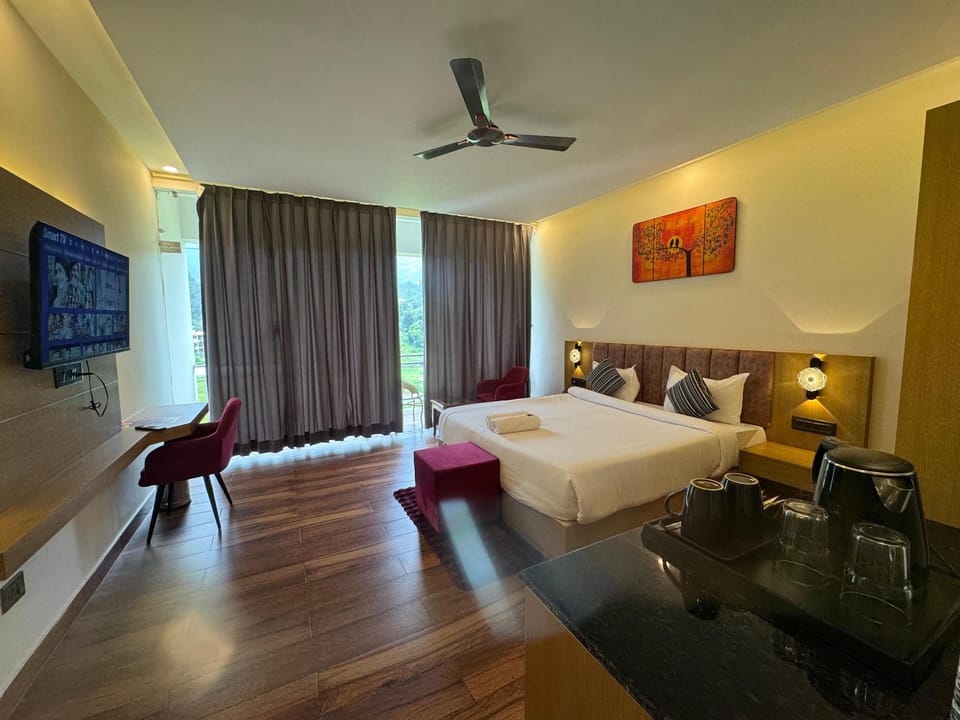 Double Deluxe Balcony Room | Desk, laptop workspace, blackout drapes, soundproofing