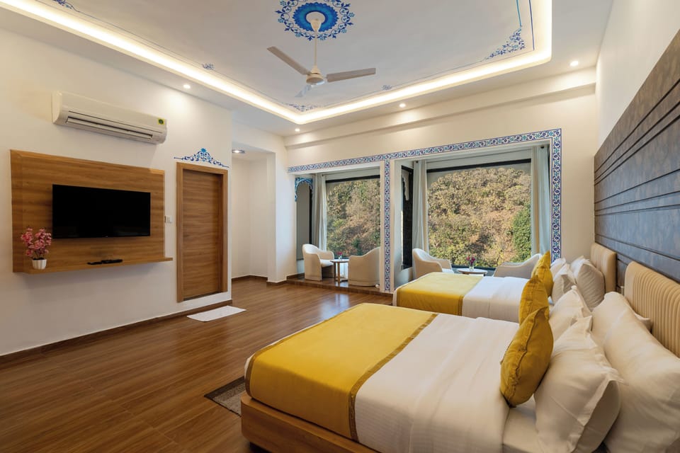 Family Room | Premium bedding, down comforters, desk, laptop workspace
