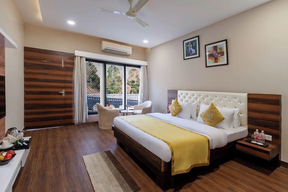 Super Deluxe | Premium bedding, down comforters, desk, laptop workspace