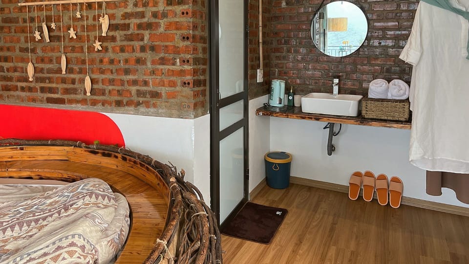 Basic Double Room, Hill View | Soundproofing, iron/ironing board, free WiFi, bed sheets