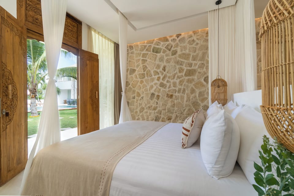 Premium bedding, pillowtop beds, minibar, desk