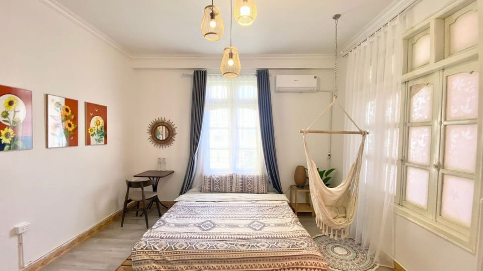 Basic Double Room, 1 King Bed, Non Smoking, Garden View | Courtyard view