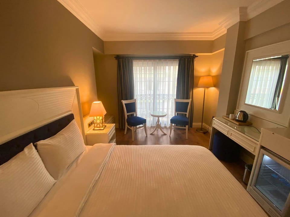 Economy Single Room | In-room safe, desk, blackout drapes, soundproofing