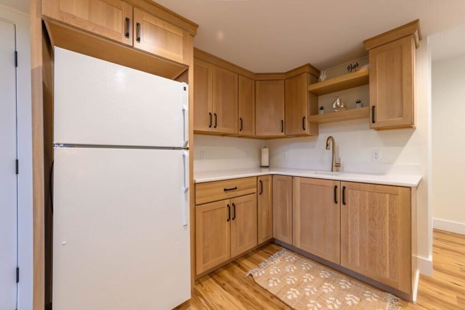Lower level kitchenette.