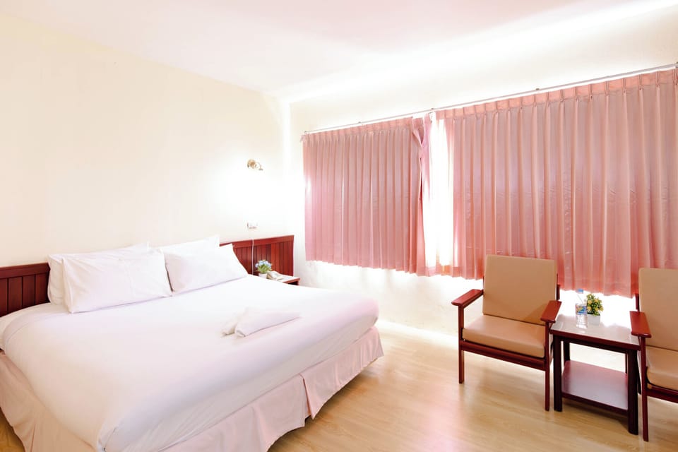 Standard Twin Room | Desk, rollaway beds (surcharge), WiFi (free), bed sheets