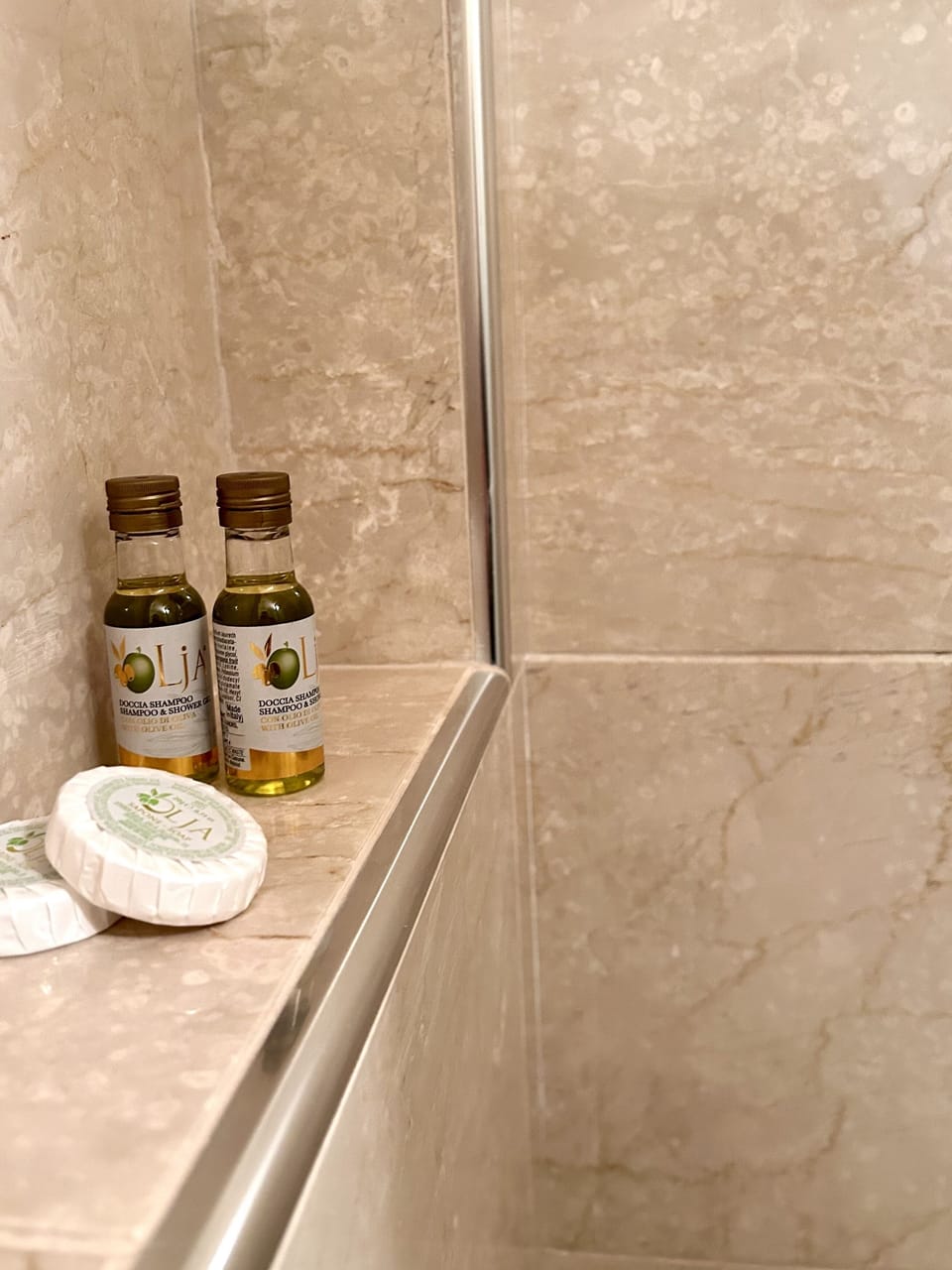 Double or Twin Room | Bathroom | Slippers