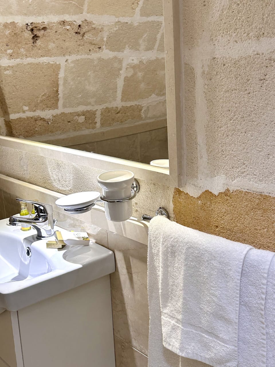 Double or Twin Room | Bathroom | Slippers