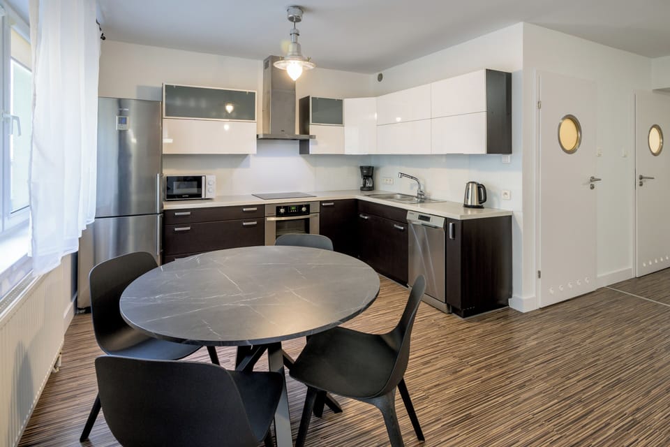 Apartment, Balcony | Private kitchenette | Electric kettle