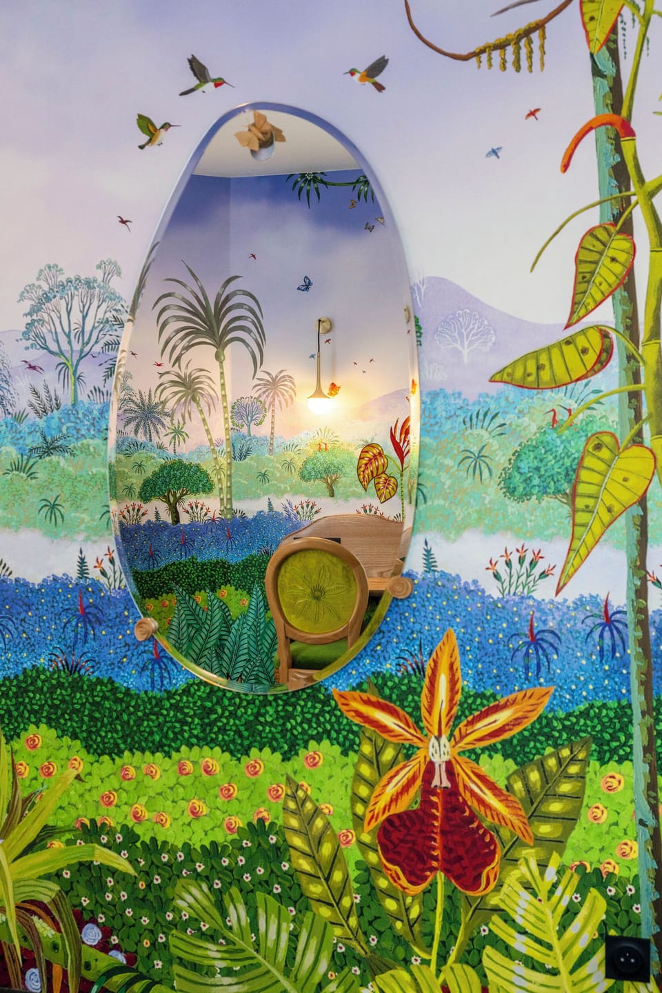 The immersive room Alain Thomas - Les Colibris | Premium bedding, pillowtop beds, desk, laptop workspace