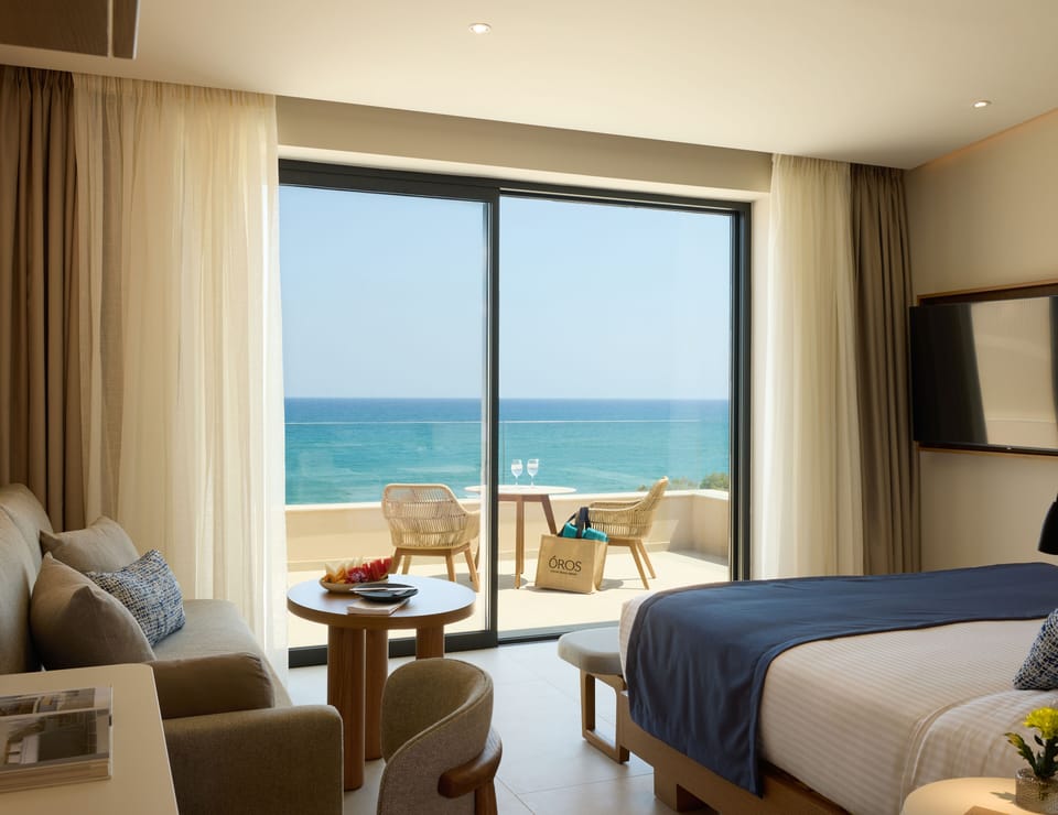 Deluxe Room, Sea View (Premier) | In-room safe, desk, laptop workspace, blackout drapes