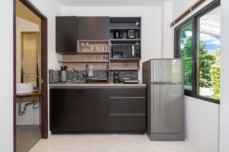 Deluxe Bungalow, Garden View | Private kitchenette | Full-size fridge, microwave, stovetop, cookware/dishes/utensils