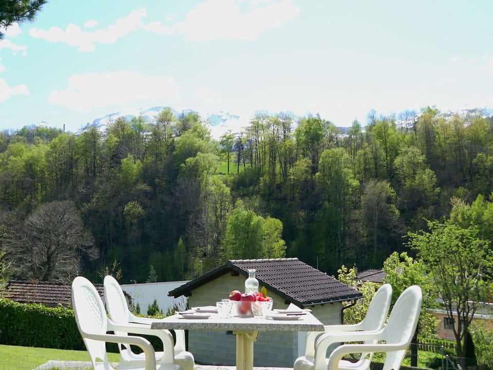 Furniture, Outdoor Furniture, Table, Outdoor Table, Chair, Kitchen & Dining Room Table, Garden, Lawn, Landscaping, Shade