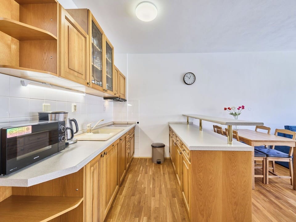 Wood, Flooring, Interior Design, Floor, Furniture, Kitchen, Ceiling, Cabinetry, Countertop, Room