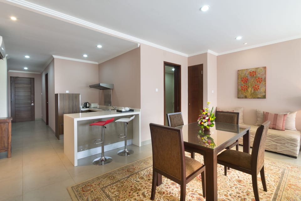 Room, 1 Bedroom | In-room dining