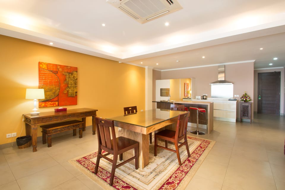 Room, 2 Bedrooms | In-room dining