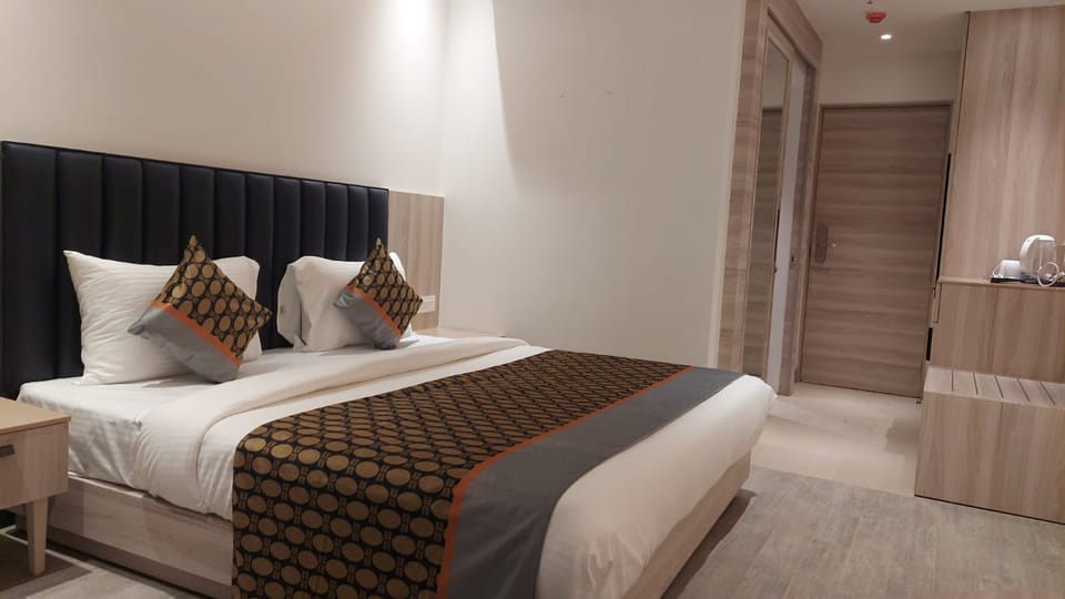 Classic Double Room, City View | Living area | TV