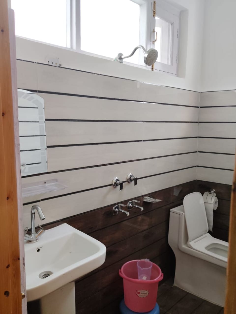 Family Room | Bathroom | Shower, rainfall showerhead, free toiletries, slippers