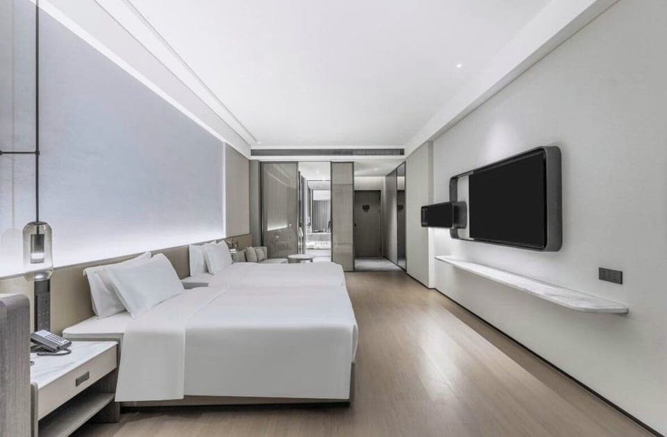 Luxury Twin Room, Mountain View | In-room safe, blackout drapes, soundproofing, free WiFi