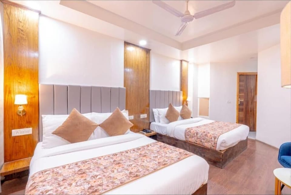 Family Room, Hill View | Egyptian cotton sheets, premium bedding, down comforters