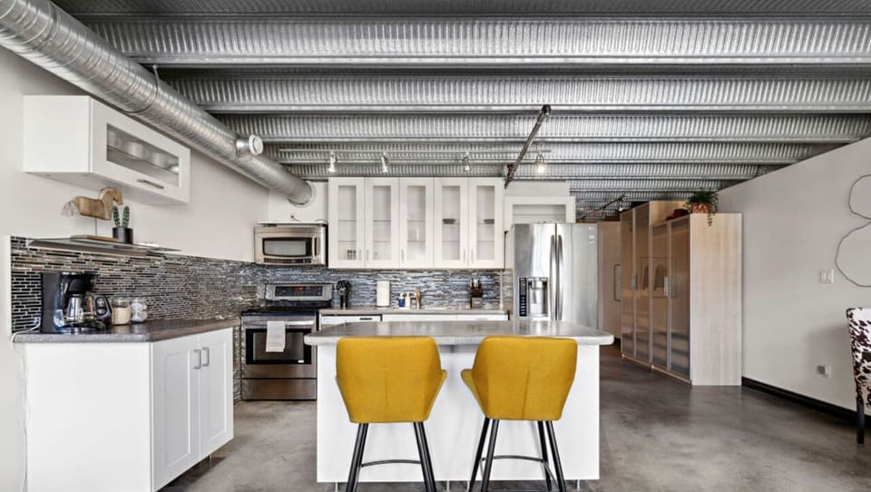 Feel right at home in this warm and fully equipped kitchen.