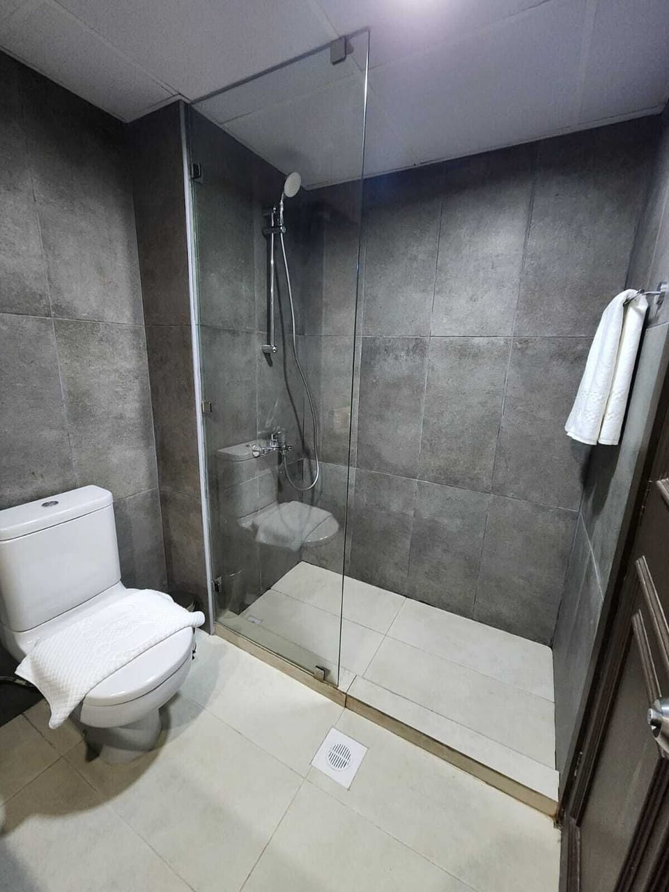 Twin Room | Bathroom | Shower, hair dryer, slippers, towels