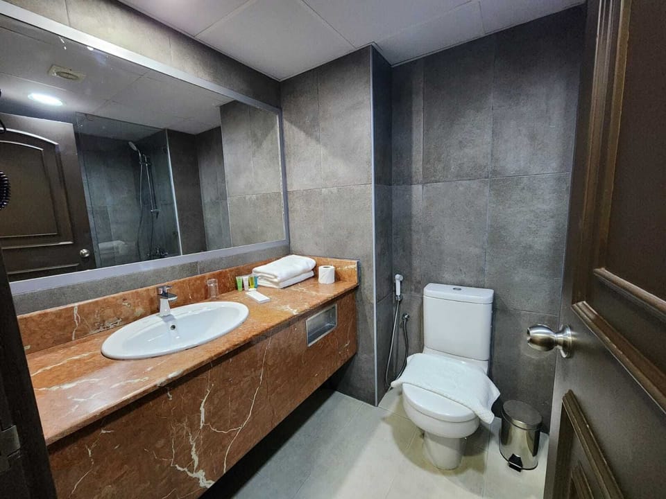 Basic Double Room | Bathroom | Shower, hair dryer, slippers, towels