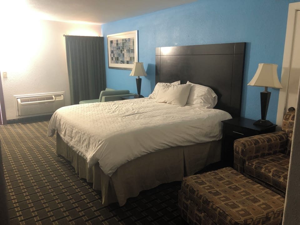 Single Bed Room | Desk, laptop workspace, blackout drapes, iron/ironing board